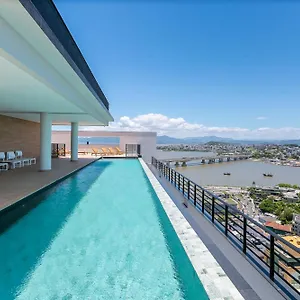 Apartamento Tower - Predio Com Piscina E Estacionamento, Florianópolis